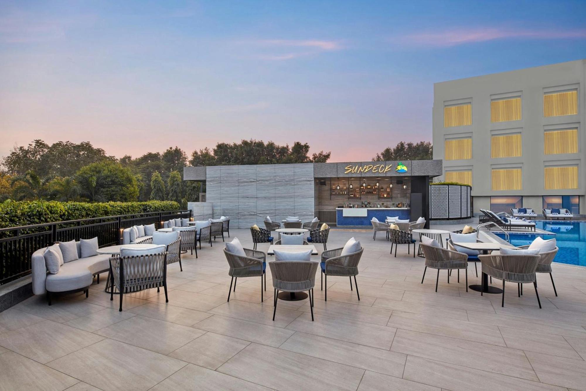 Courtyard By Marriott Gorakhpur Ξενοδοχείο Εξωτερικό φωτογραφία